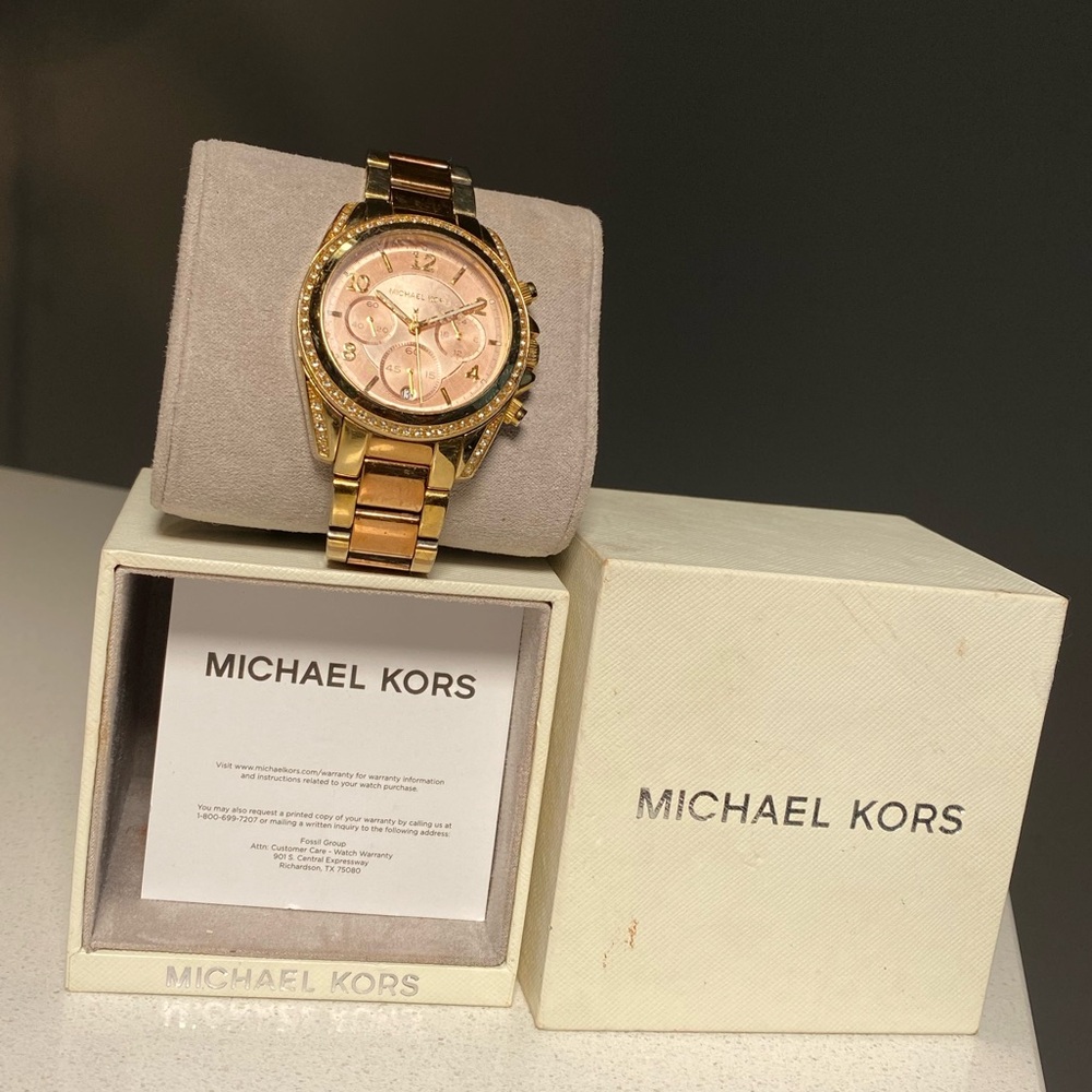 Michael Kors Gold and Pink Watch Elegant Design